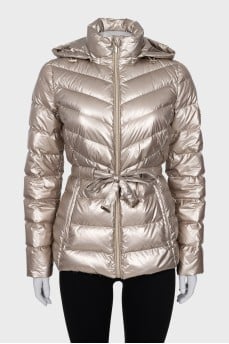 Fitted down jacket with a zipper