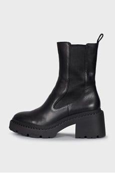 Leather boots with a stable heel
