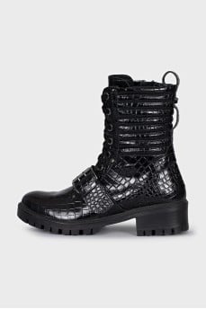 Leather boots decorated with buckles