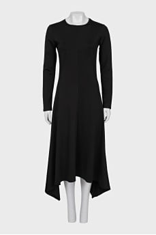 Dress with an asymmetrical hem