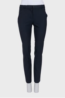 Tapered mid-rise trousers with pockets