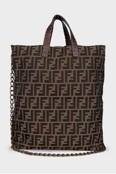 Shopper with chain in signature print