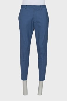 Men's cropped trousers with creases