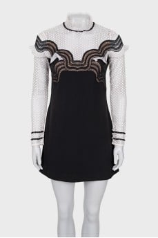 Fitted dress with lace sleeves