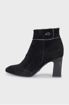 Suede ankle boots with patent heels