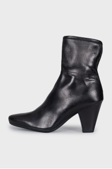 Leather ankle boots with pointed toes