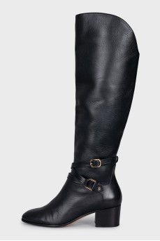 Leather boots with gold buckles