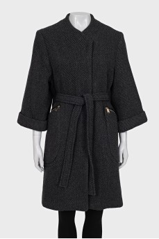 Coat with zipped pockets