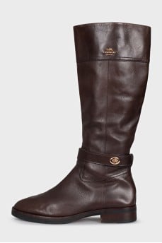 High leather boots with a zipper
