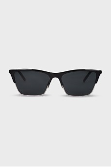 Wayfarer tinted sunglasses