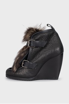 Leather ankle boots with fur inserts