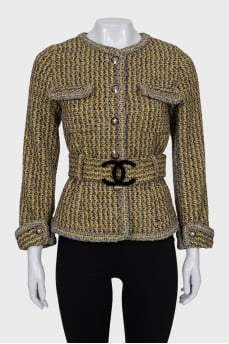 Single-breasted jacket with an accent buckle