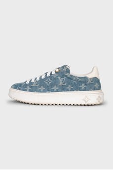 Stellar sneakers