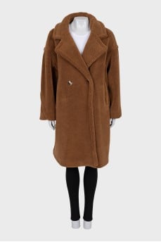 Oversized fur coat with a button closure