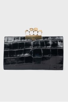 Clutch with a metal handle under the fingers