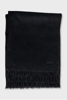 Wide scarf with fringe
