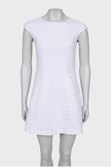 Fitted dress with a zipper