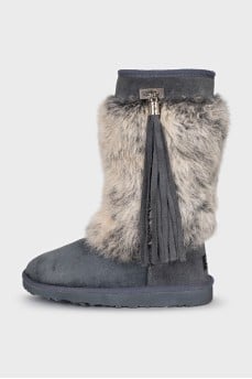 Suede Ugg boots decorated with fur