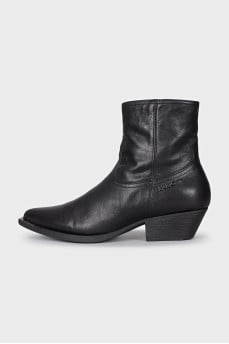 Leather Cossack boots with a zipper