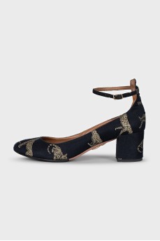 Textile shoes with a gold print