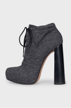 Textile ankle boots with a stable heel