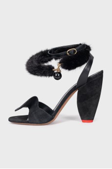 Leather sandals with a fur strap