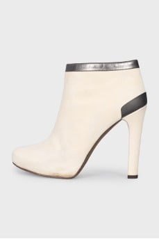 Suede ankle boots with side zip