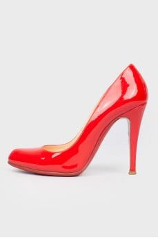 Varnished stilettos