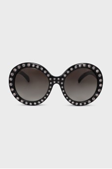 Sunglasses decorated with spikes