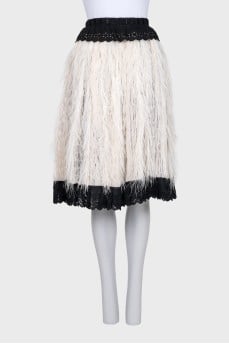 Lace skirt decorated with feathers