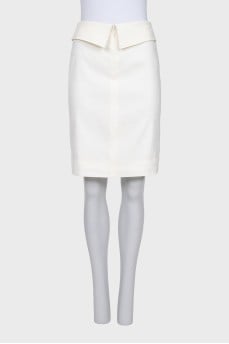 White skirt with a wide belt