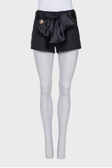 Short shorts with a silk belt