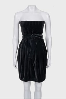 Sleeveless velvet dress