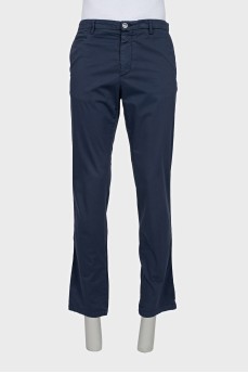 Men's straight-leg trousers with buttoned pockets