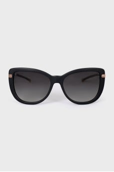Sunglasses with a signature monogram