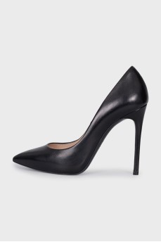 Leather pumps with tag
