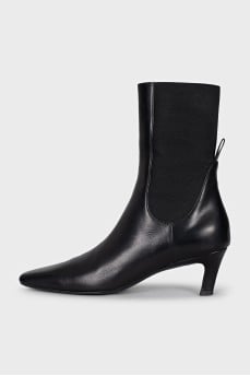 Ботильйони зі шкіри на підборах kitten heel