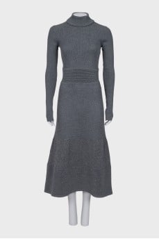 Fitted dress with shiny thread