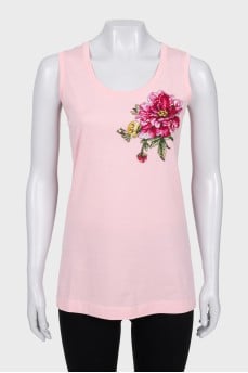 T-shirt with embroidered flower and tag