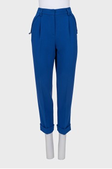 Cropped trousers with high waist and creases
