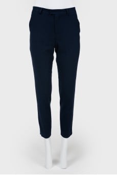 Narrowed trousers of high landing