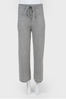 Sports -type pants on a lace