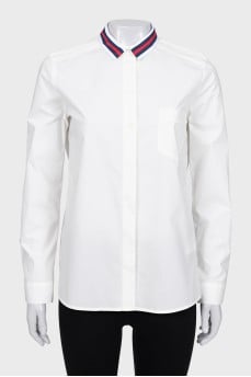 Straight-cut shirt with an accent collar