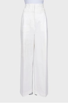 White trousers with a double belt