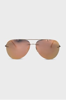 Sunglasses with mirror tint