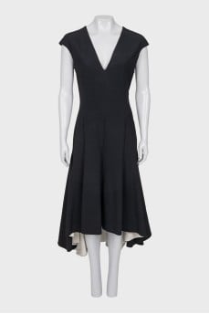 Black sleeveless dress
