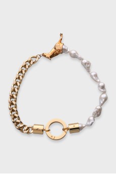 Necklace with silver pendant and pearls