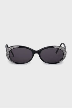 Oval sunglasses with crystals