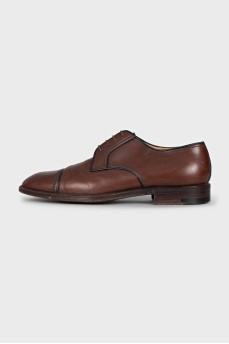 Men's leather shoes with perforations