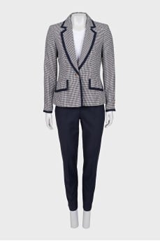 Suit with a checkered jacket